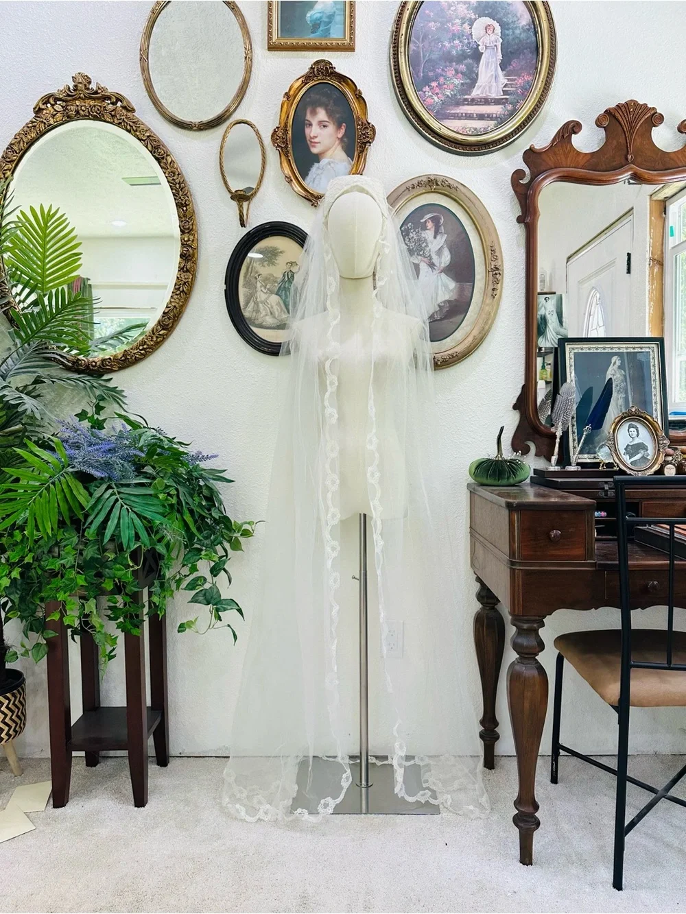 Bridal Veil with Floral Edge - White - Unbranded